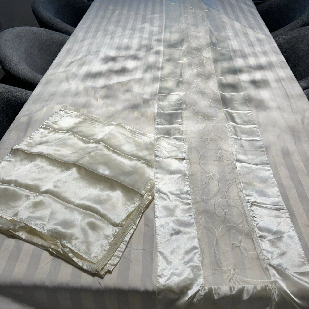 Ivory Tablecloth, 8 Napkins and Runner, Polyester Damask - Picture 2 of 4